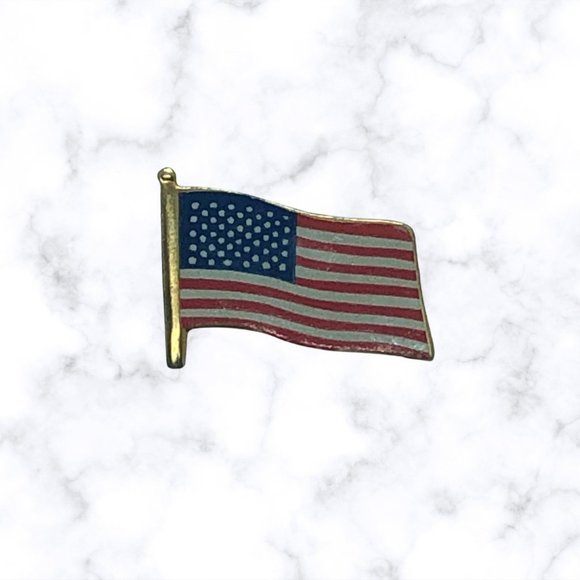 Vintage American Flag Lapel Pin - Picture 1 of 2